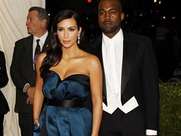 Vytáhli se i rapper Kanye West a televizní hvzdika Kim Kardashianová (v rób...