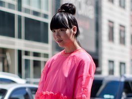 Blogerka Susi Lau v New Yorku míí na fashion week. Tenisky k atm jsou nyní...