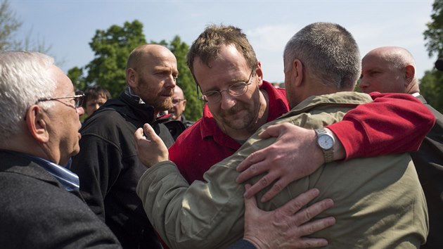 Proruští separatisté ve Slavjansku propustili zadržované inspektory Organizace pro bezpečnost a spolupráci v Evropě (3. května 2014)