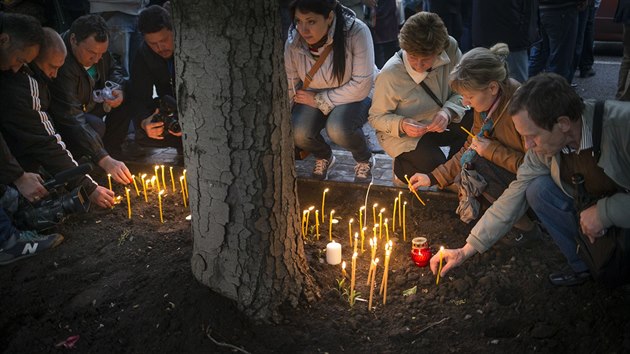 Obyvatelé Doněcku truchlí za mrtvé z Oděsy (4. května 2014)