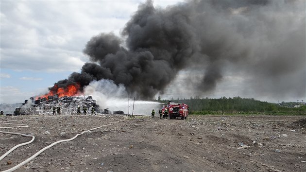 Por na skldce plast v Ostrav-Hruov (4. kvtna 2014)