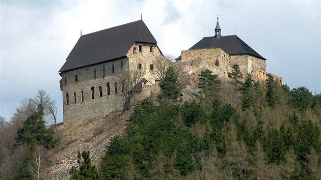 První ze série hradů, které běžecké závody navštíví, bude Točník. Už 24. května