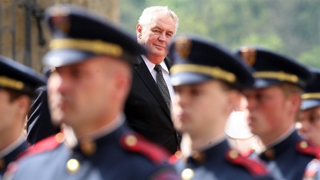 Prezident Miloš Zeman během návštěvy svého německého protějška Joachima Gaucka na Pražském hradě (5. května 2014)