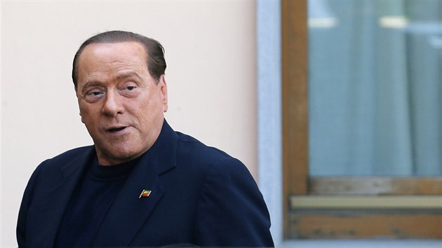 Bval italsk premir Silvio Berlusconi pijel do domova dchodc Cesano Boscone (9. kvtna 2014).