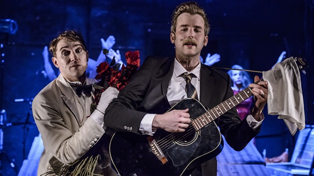 Petr Jeni�ta jako Milo� Havel (vlevo) a Miloslav König jako Václav Havel