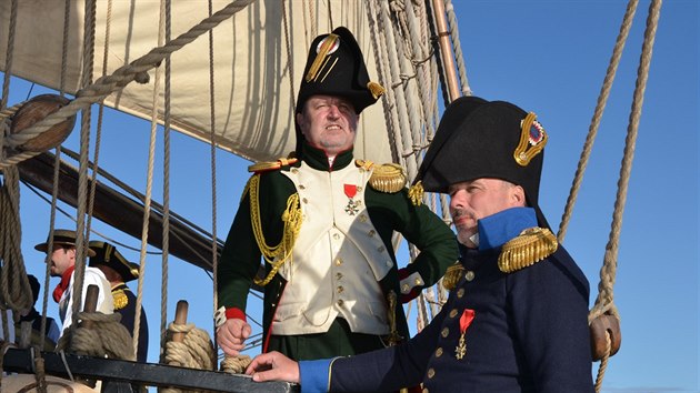 Toskánský ostrov Elba si o víkendu připomenul dvousté výročí od příjezdu Napoleona. Na oslavách se velkou mírou podíleli i Češi. Plachetnice La Grace měla tu čest a představovala anglickou loď HMS Undaunted, na které císař na ostrov přicestoval.