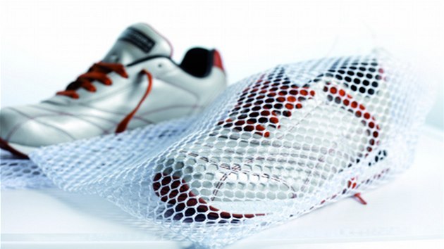 Sportovn boty lze vloit do specilnho sku.
