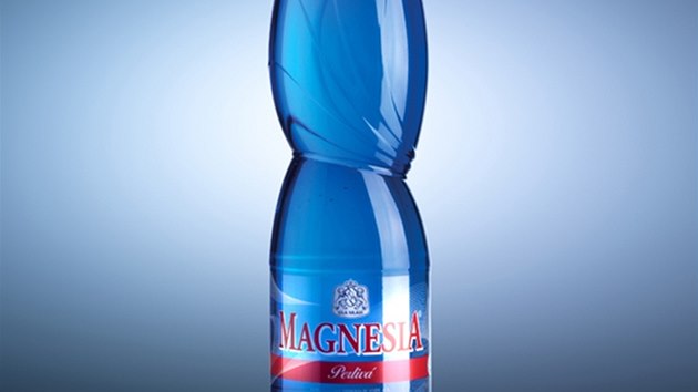 U lahví pro společnost Karlovarské minerální vody vyřešil Jan Čapek nejen vzhled plastové lahve, promyšleným řešením dna se podařilo snížit spotřebu plastů při výrobě o 25 procent!