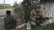 Prorutí ozbrojenci v Slavjansku (5. kvtna 2014)