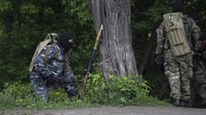 Proruští ozbrojenci u Slavjansku (5. května 2014)