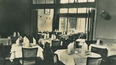 Ji� dávno zaniklý p�vodní interiér.