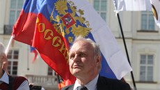 Na demonstraci vystoupil i europoslanec Miloslav Ransdorf (8. kvtna)