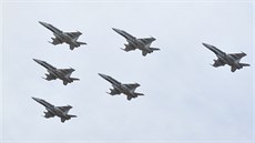 estice kanadských stroj CF-18 steí vzduný prostor nad Rumunskem.