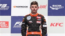 Max Verstappen jako vítz svého prvního závodu F3 na Hockenheimu.
