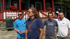 Colours of Ostrava 2006: Robert Plant s doprovodem ped Libuínem na Pustevnách.