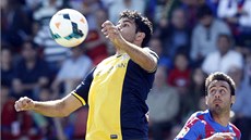 Diego Costa z Atlétika Madrid (vlevo) v utkání proti Levante. 