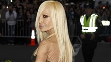 Donatella Versace na Met Gala v Metropolitním muzeu v New Yorku (5. kvtna 2014)