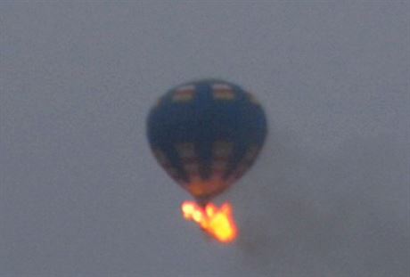 V americkém stát Virginia vzplál horkovzduný balon (10. kvtna 2014).