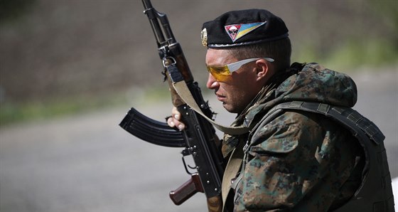 Kontrolní stanoviště ukrajinských bezpečnostních složek nedaleko Mariupolu (11....