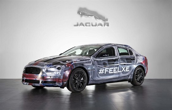 Jaguar XF v maskování