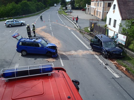 Nehoda dvou vozů za Plzní. Stala se na křižovatce u restaurace U Krystlů, která...
