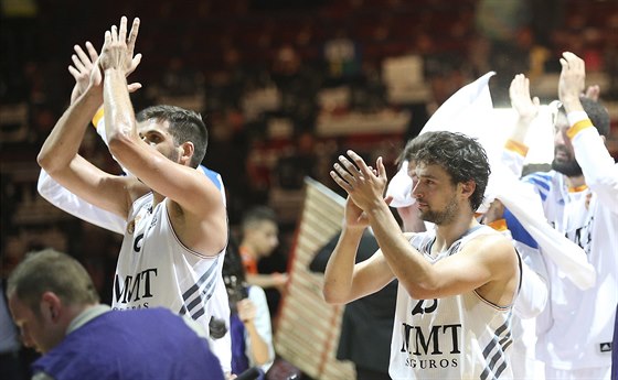 Basketbalisté Realu Madrid slaví vítzství v semifinále Euroligy nad Barcelonou.