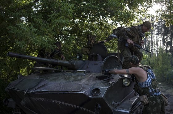 Ukrajintí vojáci se u Slavjansku chystají na dalí boje se separatisty (18....