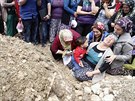 Turecké eny truchlí za horníky, kteí zemeli pi výbuchu v dole v Som (15....