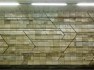 Keramická stna od Heleny Samohelové z roku 1985 ve stanici Mstek. Stna má