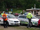 K nehodě auta městské policie a tramvaje došlo před podolskou porodnicí...