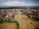 Letecké snímky zaplaveného bosenského msta Brko (18. kvtna)