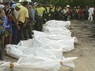V hoícím kolním autobusu v kolumbijském mst Fundacion zahynulo 31 dtí....