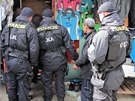Pi raziích na trnici v Potkách na Karlovarsku policisté zadreli tyi