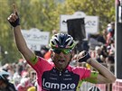 Diego Ulissi triumfuje v páté etap Giro d' Italia.