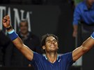 Rafael Nadal triumfáln slaví postup do finále na turnaji v ím.