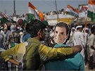 Stoupenci Indického národního kongresu, jen  v ele vládnoucí koalice stojí u