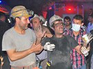 Jeden ze zachránných horník po výbuchu v tureckém dole (13. kvtna 2014)