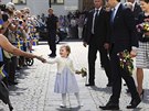 védská princezna Estelle dostala od fanouk dárek (Linköping, 17. kvtna