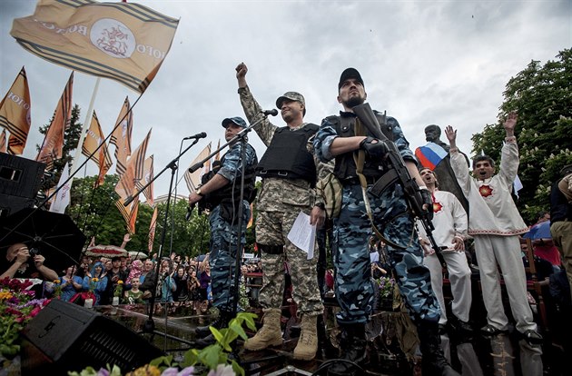Vyhlášení nezávislosti Luhanské oblasti (Luhansk, 12. května 2014).