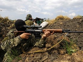 Ozbrojenci z ad separatist nedaleko vchodoukrajinskho Slavjansku (15.