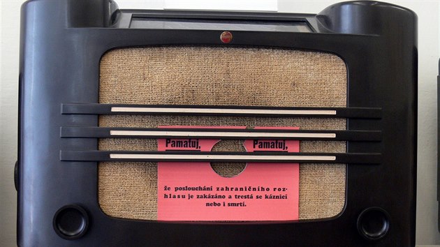 Historick radiopijm s varovnm z doby okupace.