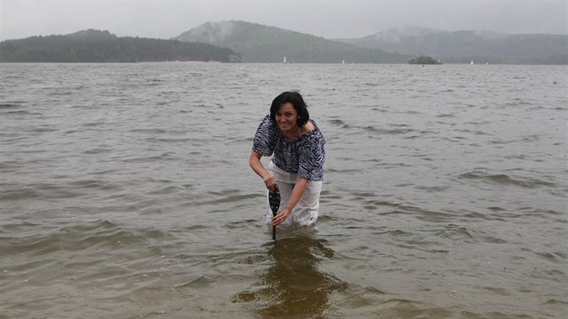 Starostka Doks odemyk Mchovo jezero pro sezonu 2014.