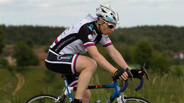 Cyklistick ultramaratonkyn Hana Ebertov na trati extrmnho zvodu kolem Slovinska.