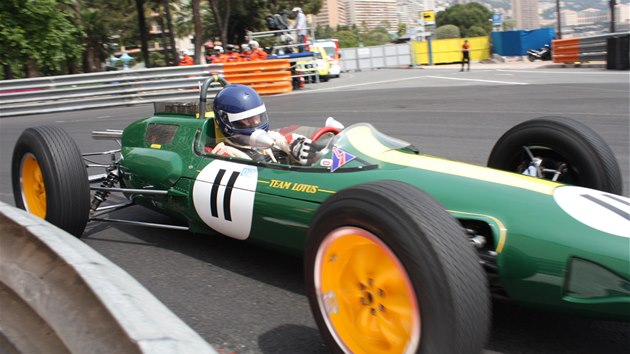 Grand Prix de Monaco Historique: Ve stylu Grahama Hilla: Andy Middlehurts na Lotusu-Climax v zatáčce Portier.