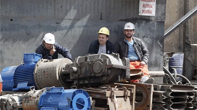 Záchranné práce v turecké Somě se zastavily. Podle úřadů už v uhelném dole nezůstali žádní horníci. (17. května 2014)