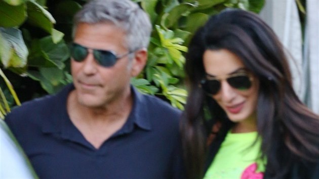 George Clooney a jeho snoubenka Amal Alamuddinov na soukrom akci v Malibu