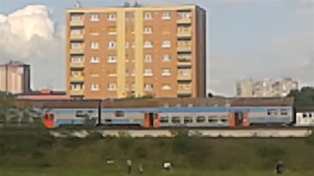 VIDEO: Vlaku se zavírají dveře až za jízdy. Je to normální, říkají dráhy -  iDNES.cz