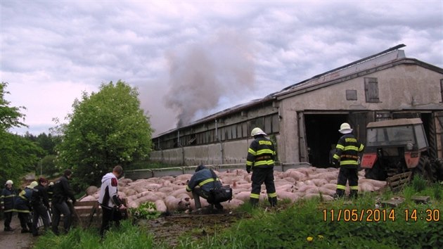 V Borové na Náchodsku hořel kravín.