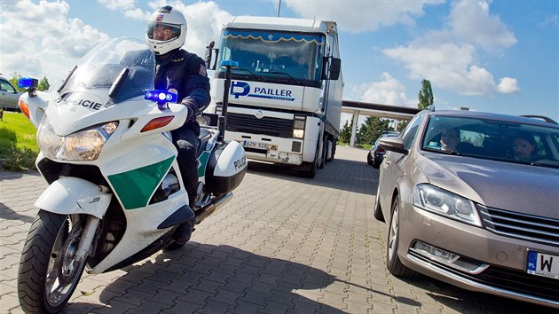 Celorepubliková akce cizinecké policie zaměřená na nelegální migraci se v hradeckém kraji rozrostla na jednu z největších policejních akcí posledních let.