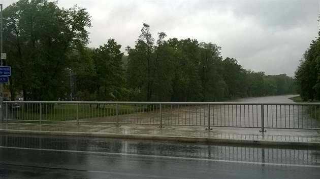 Rozvodnn Ole v eskm Tn v ptek rno v 8 hodin mostu Svobody smrem na polskou st Tna.